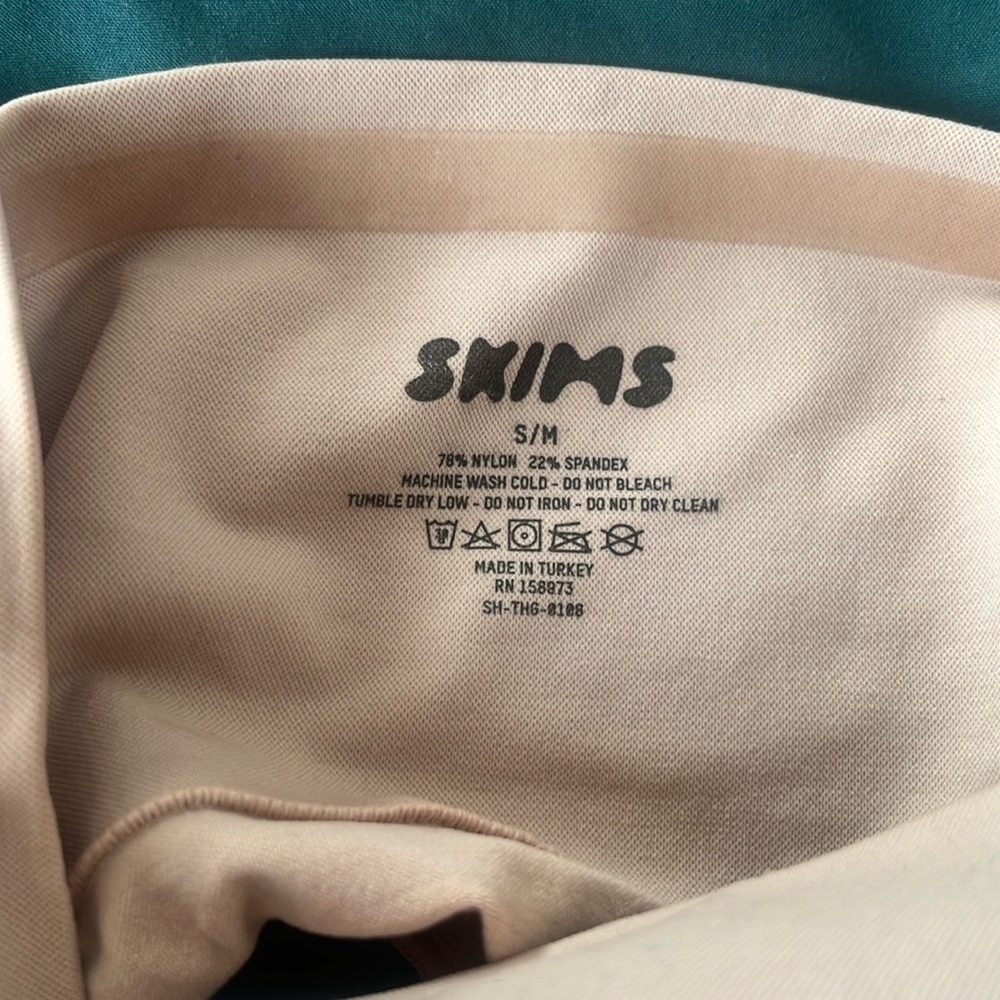 Skims sculpting thong
